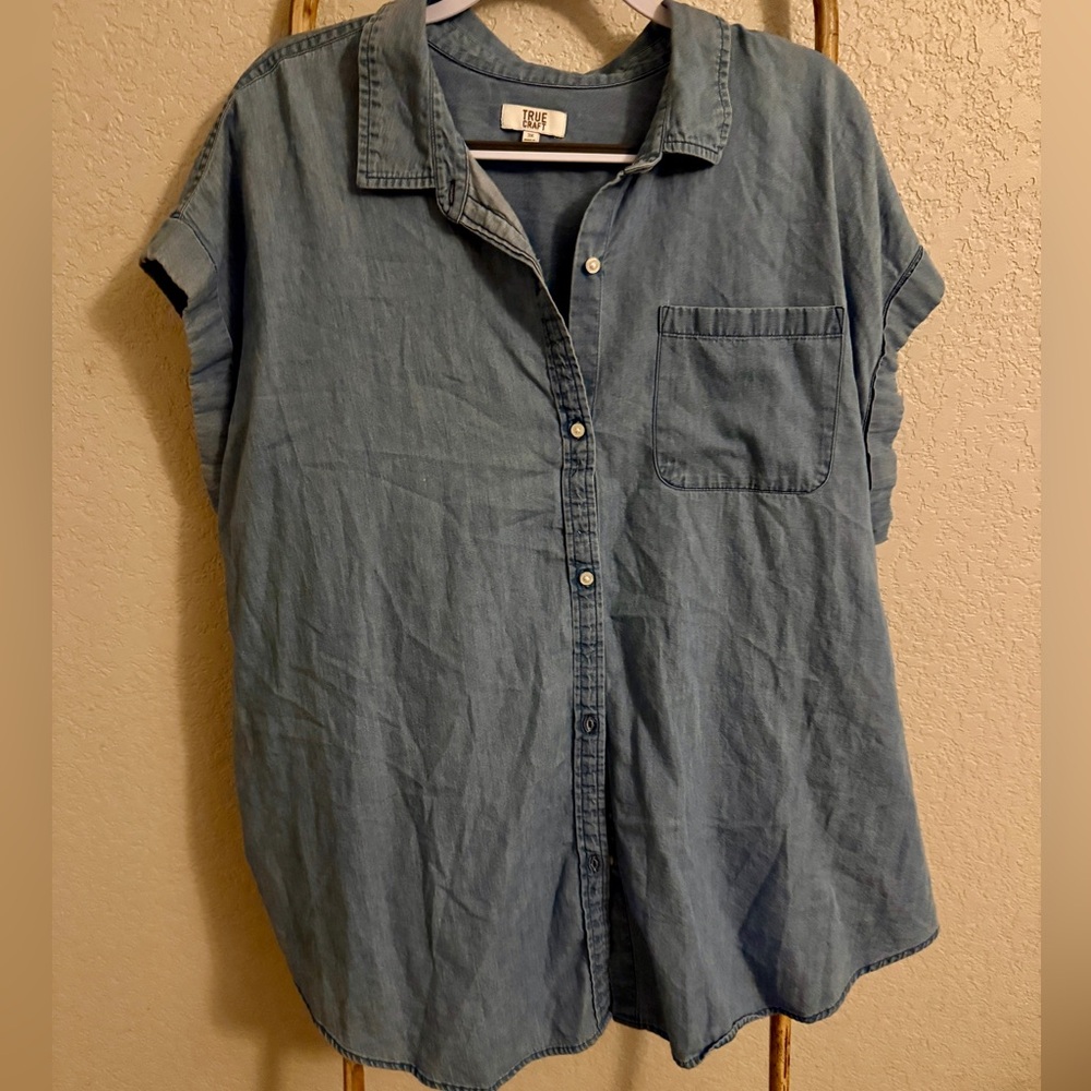 True Craft Short Sleeve Chambray Top